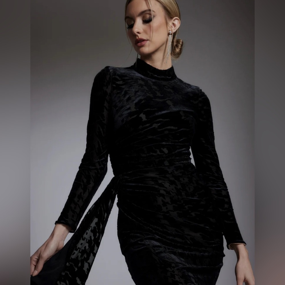Dress the Population Black Long Sleeve Dress